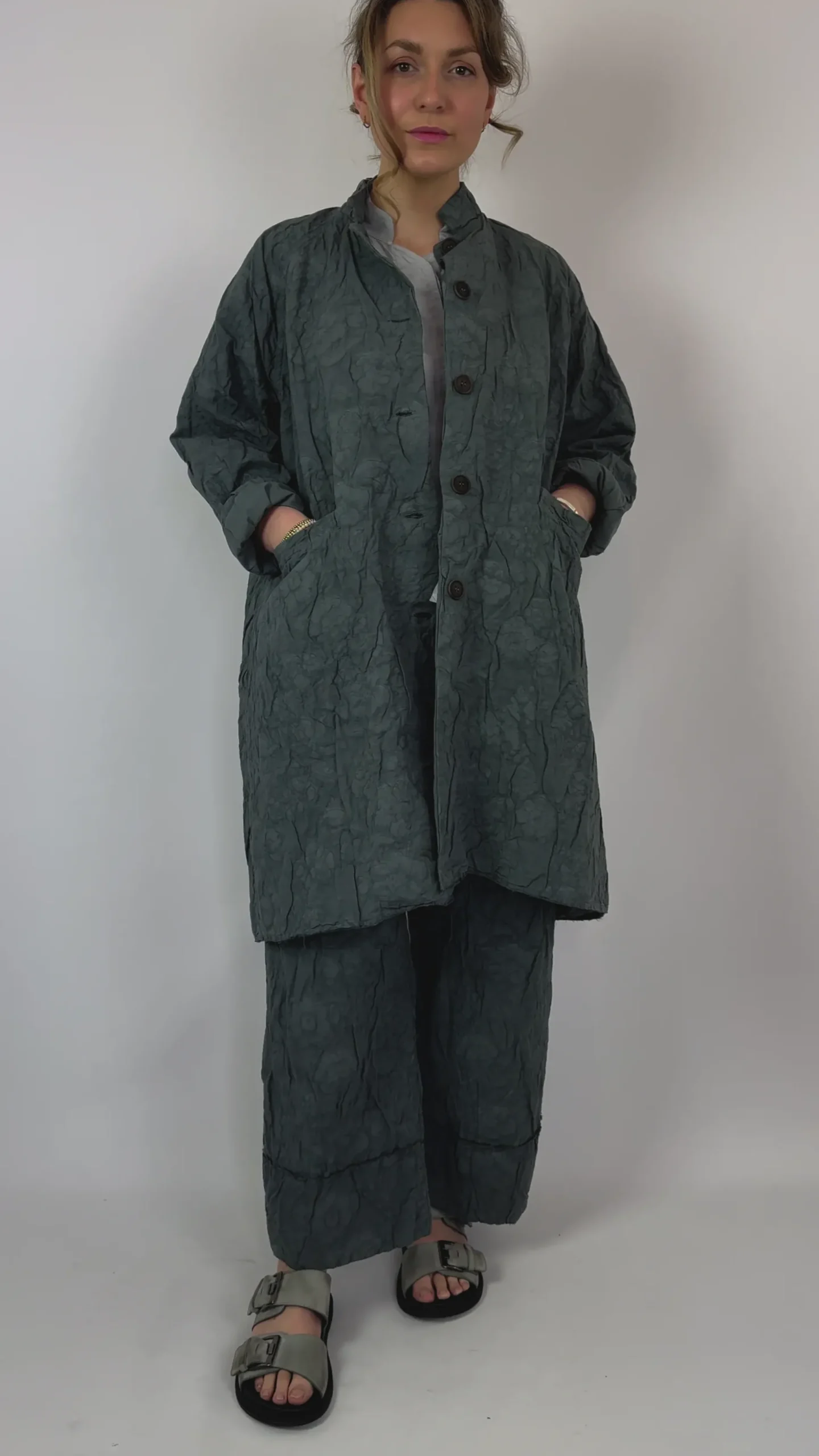 Aequamente 110 Coat Asfalto