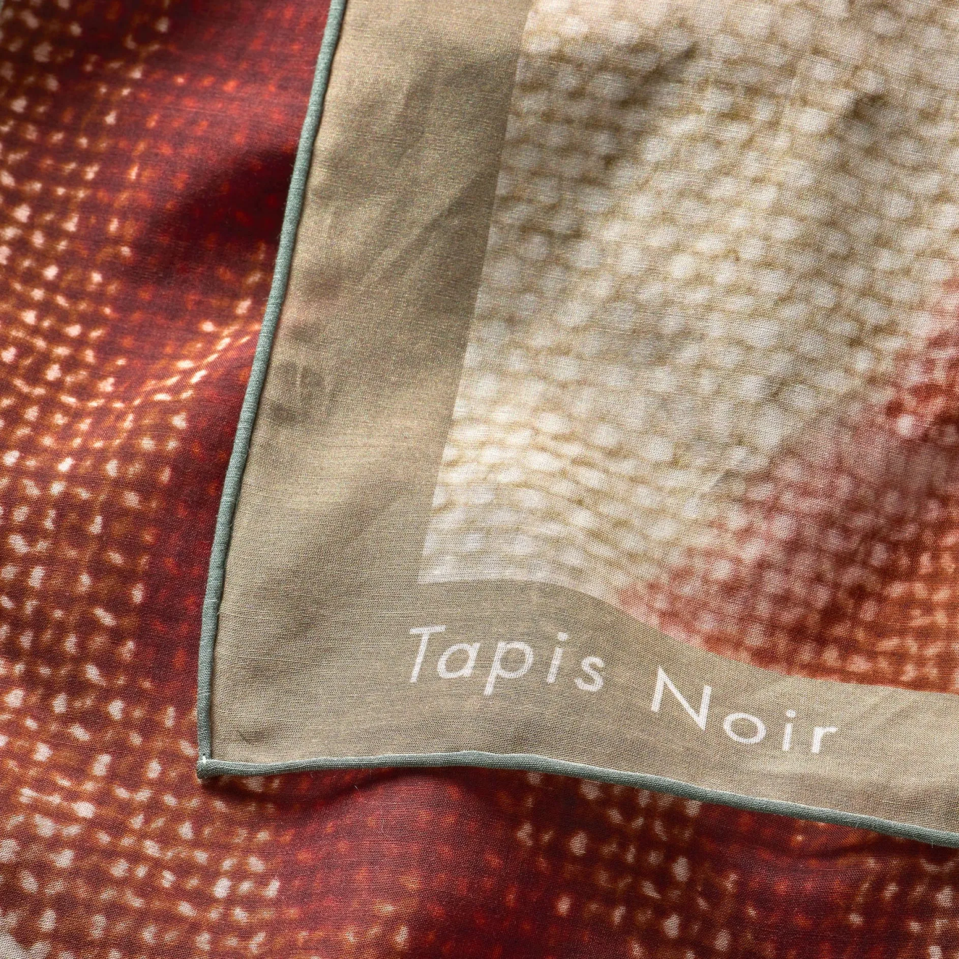 Tapis Noir Large Light Dusty Scarf